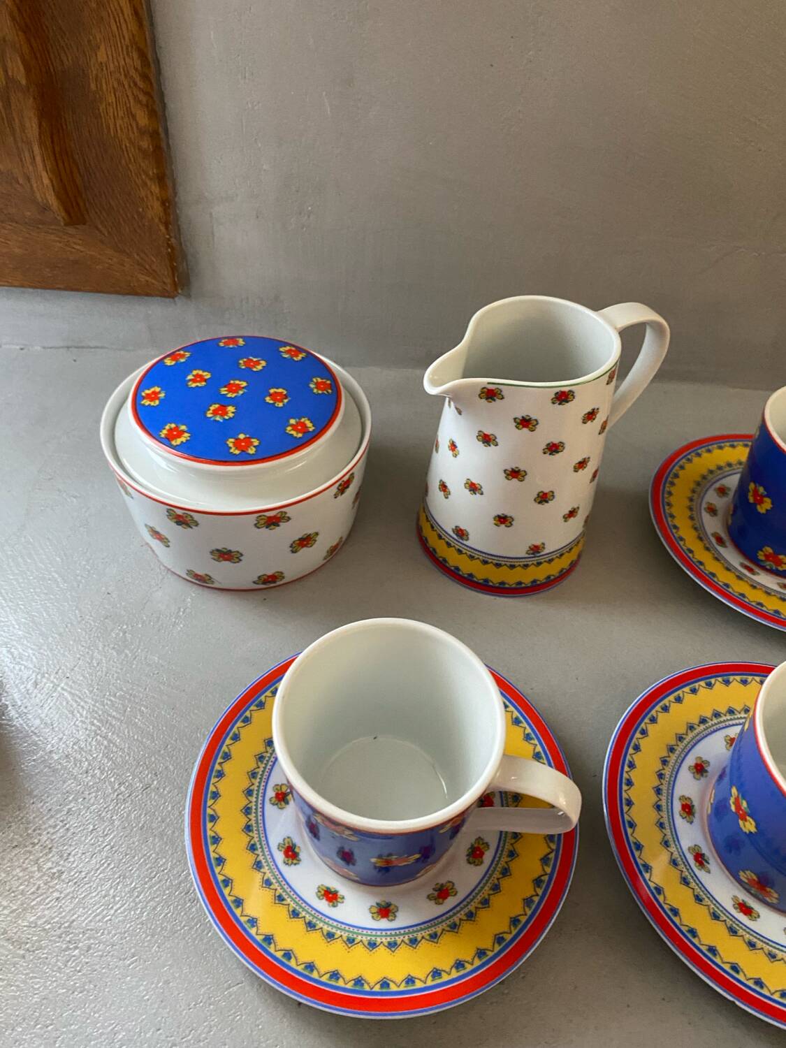 Porcelain coffee service Arles decor solafrance