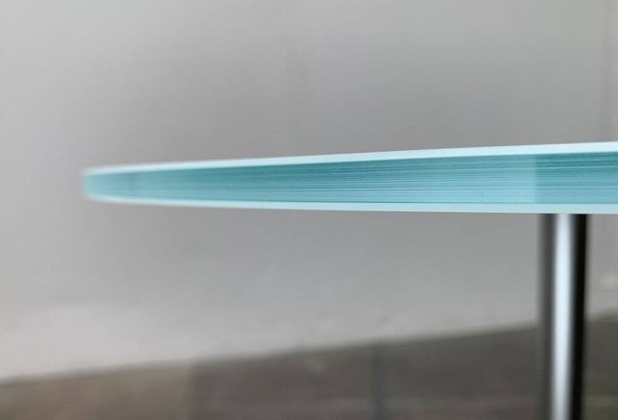 Table d'appoint de la série Drift allemande postmoderne par Walter Knoll, années 1990