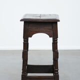 Tabouret ancien anglais en chêne massif du XVIIIe siècle