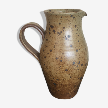 Sandstone pitcher