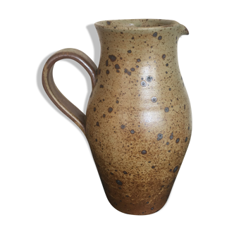 Sandstone pitcher