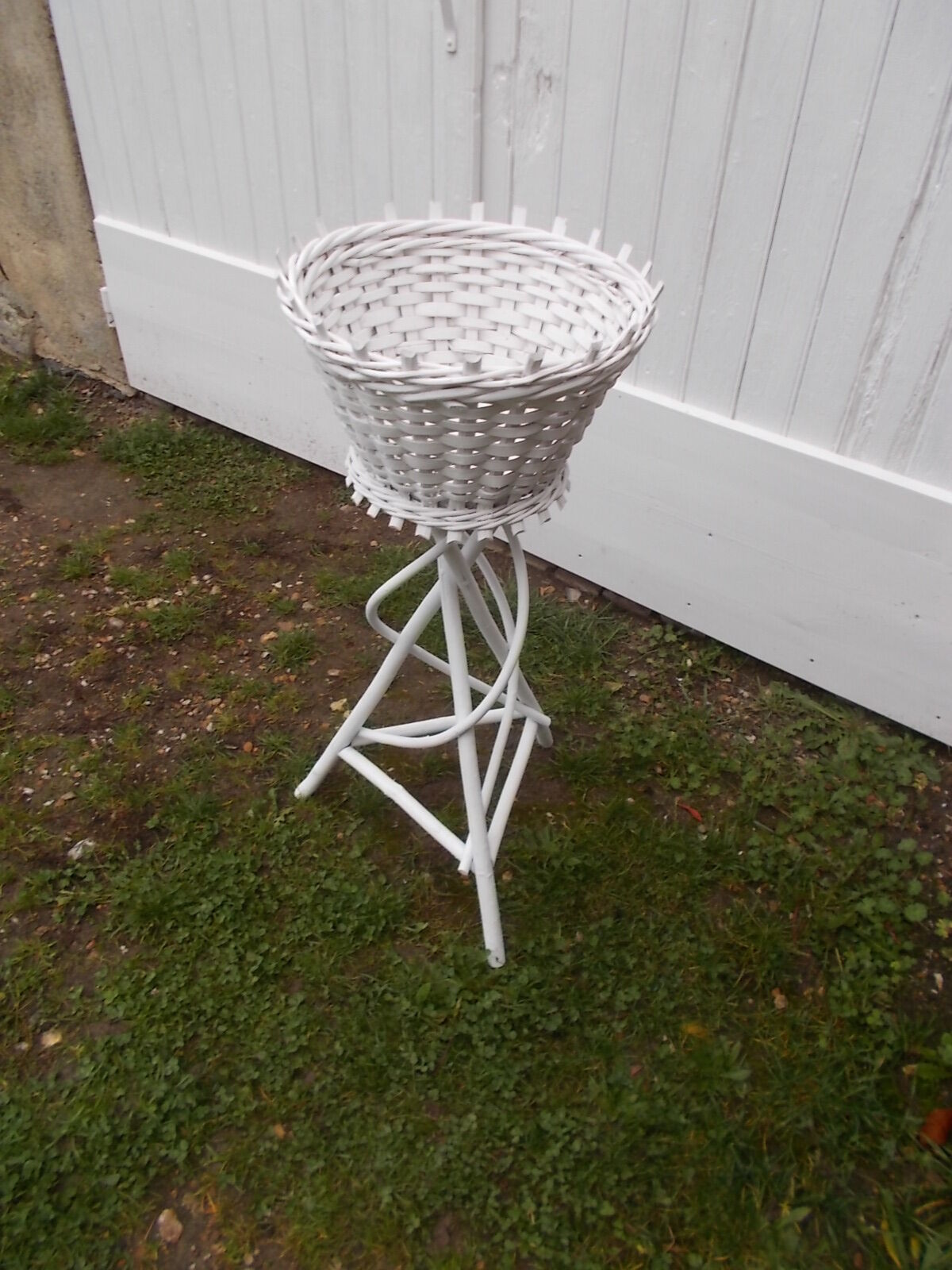 Willow cache pot