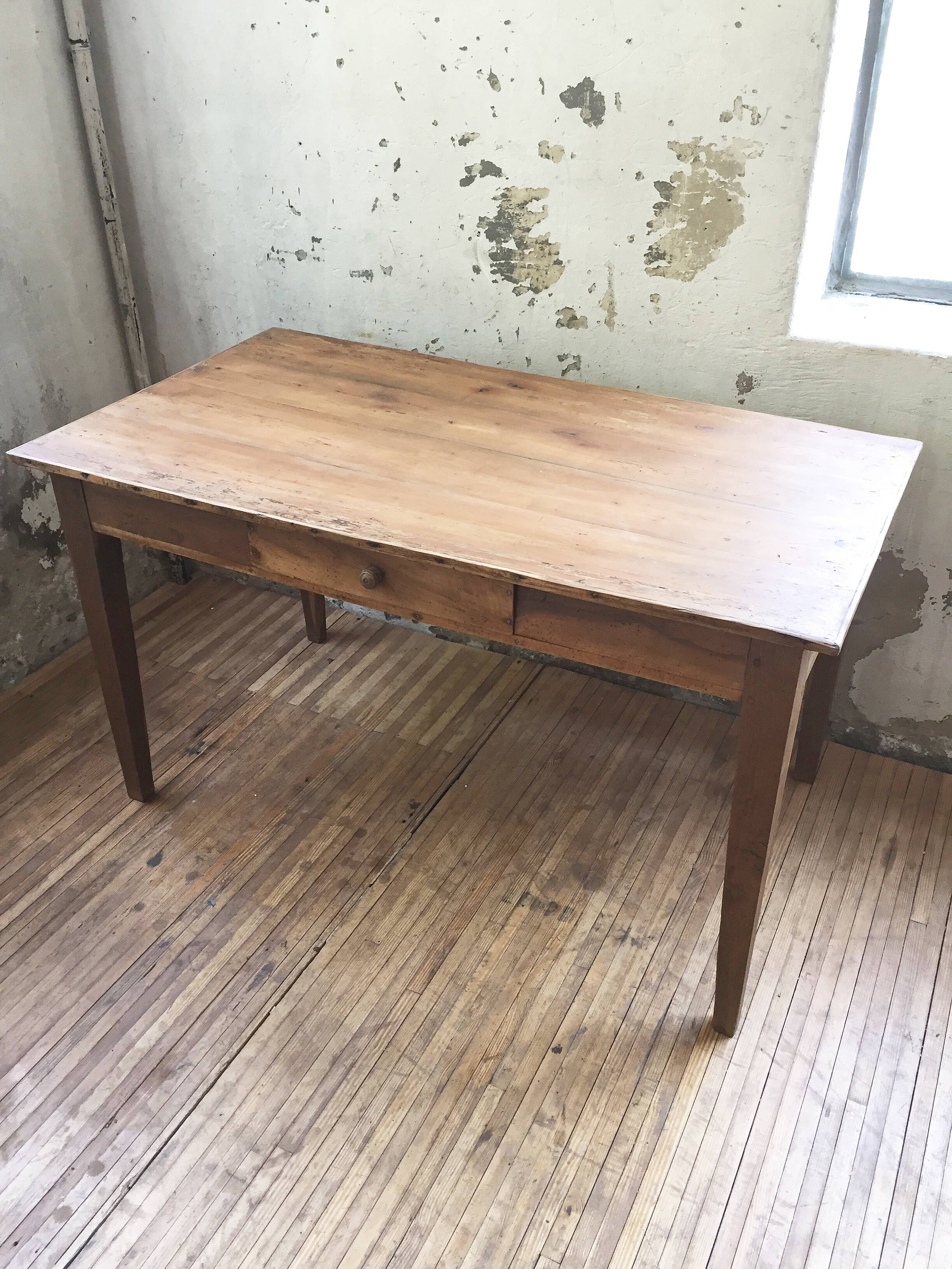 Table de ferme en noyer