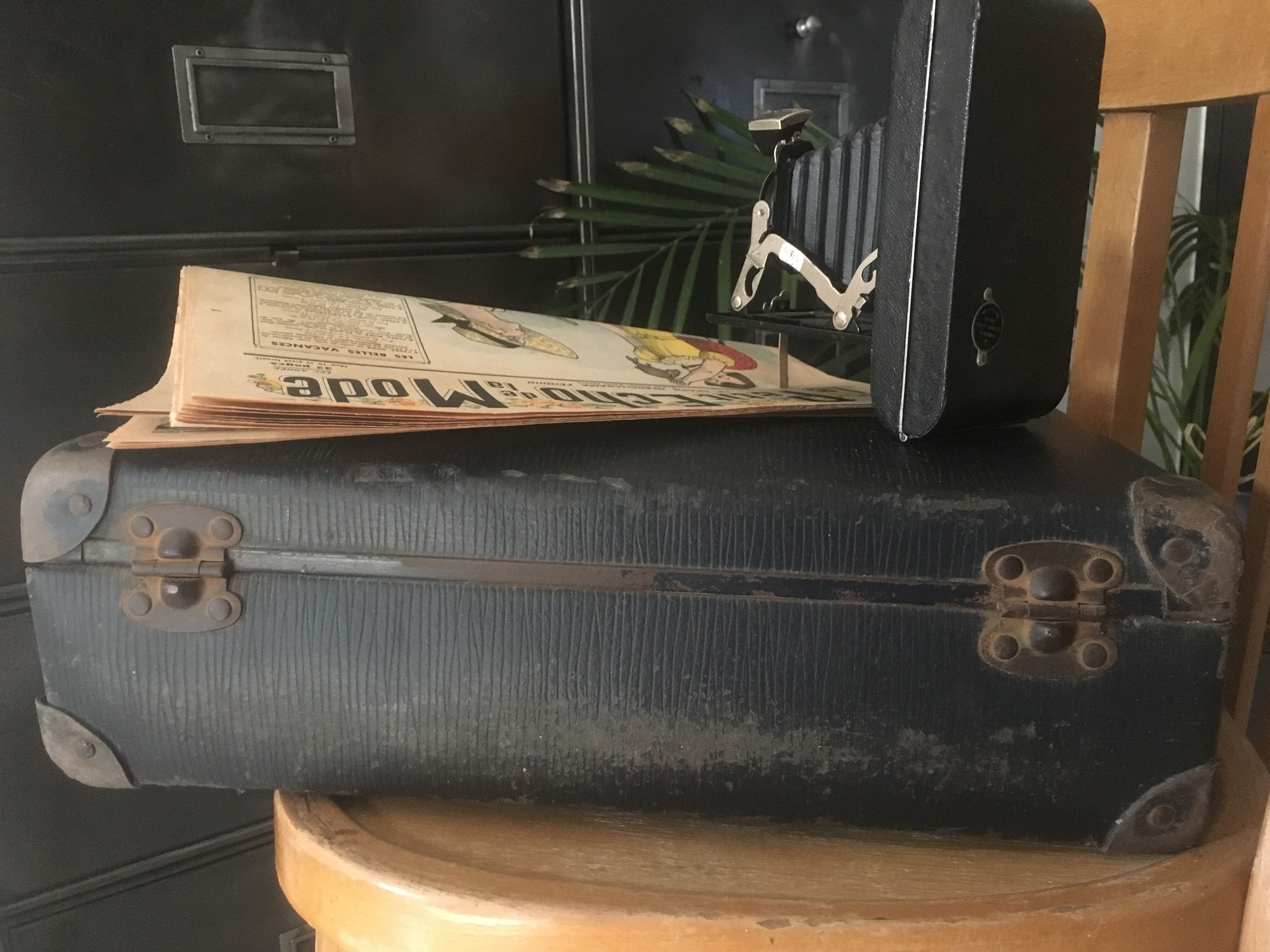 Suitcase reinforced cardboard