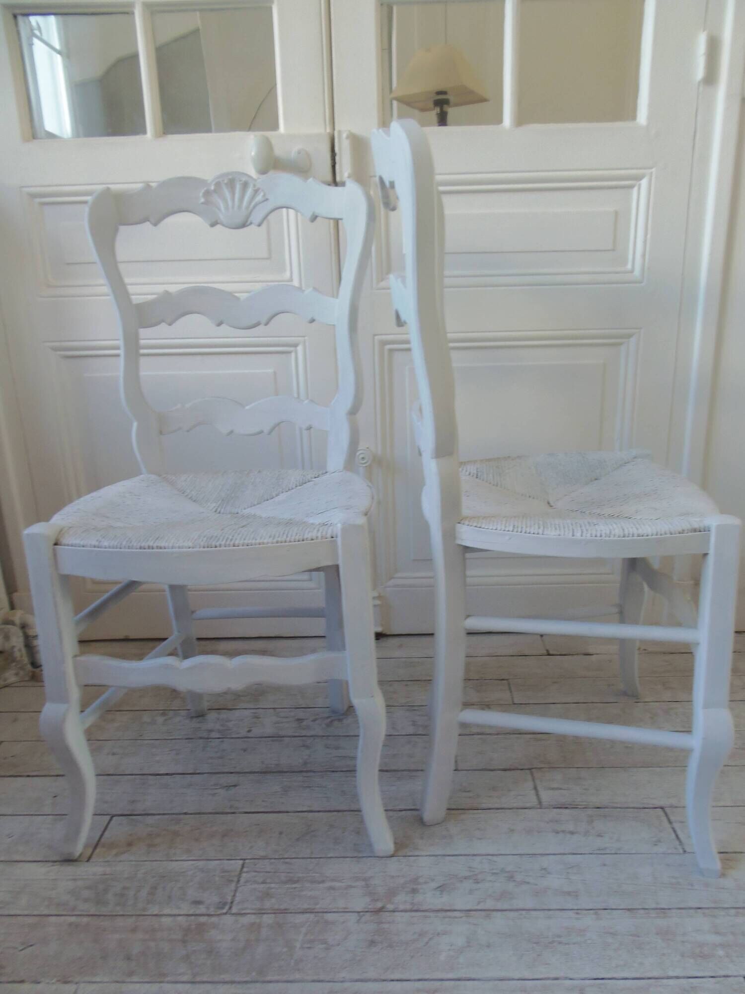 Pair of country-style chairs re-enchanted in pearl gray