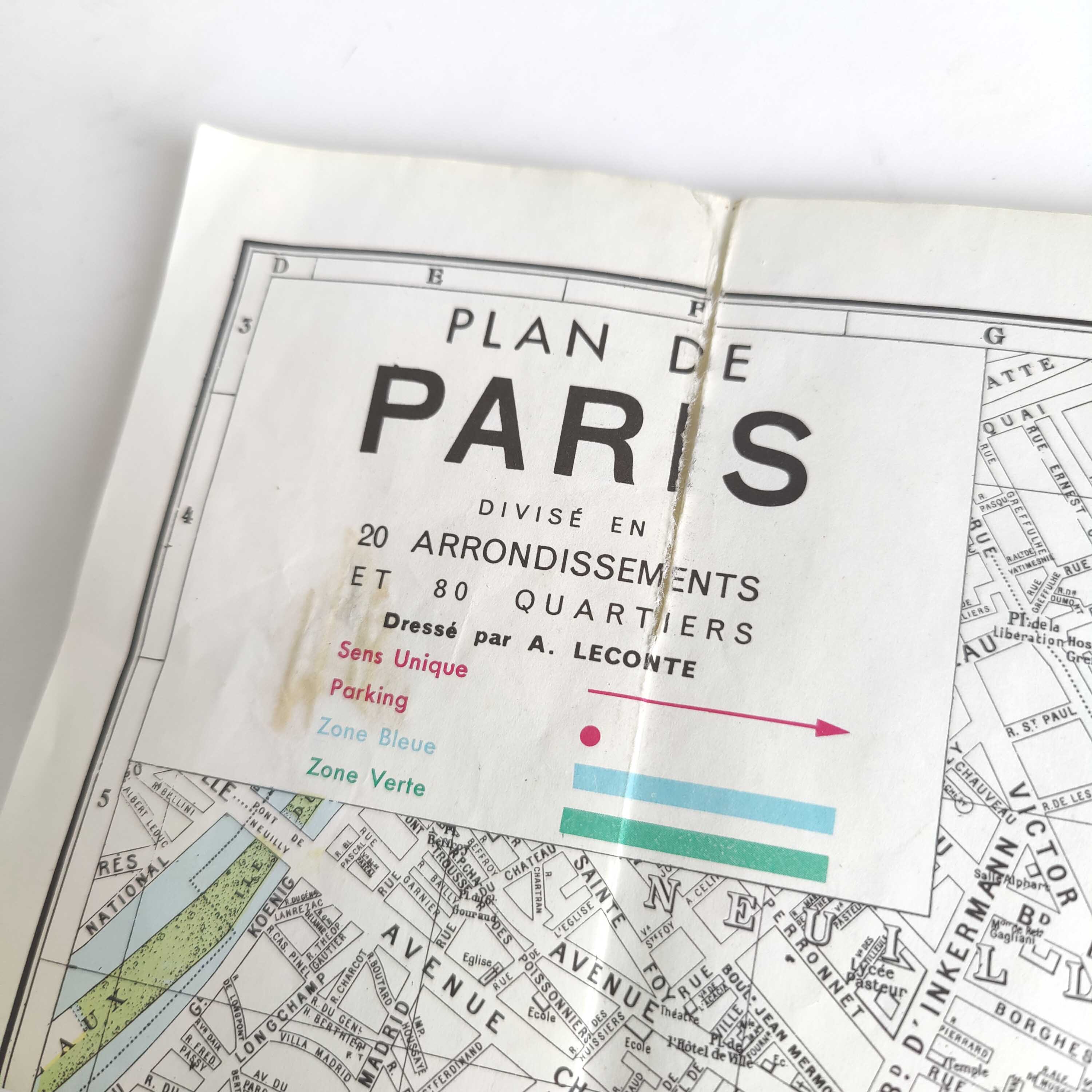 Vintage map 1970 Paris and its quarters 74x55cm