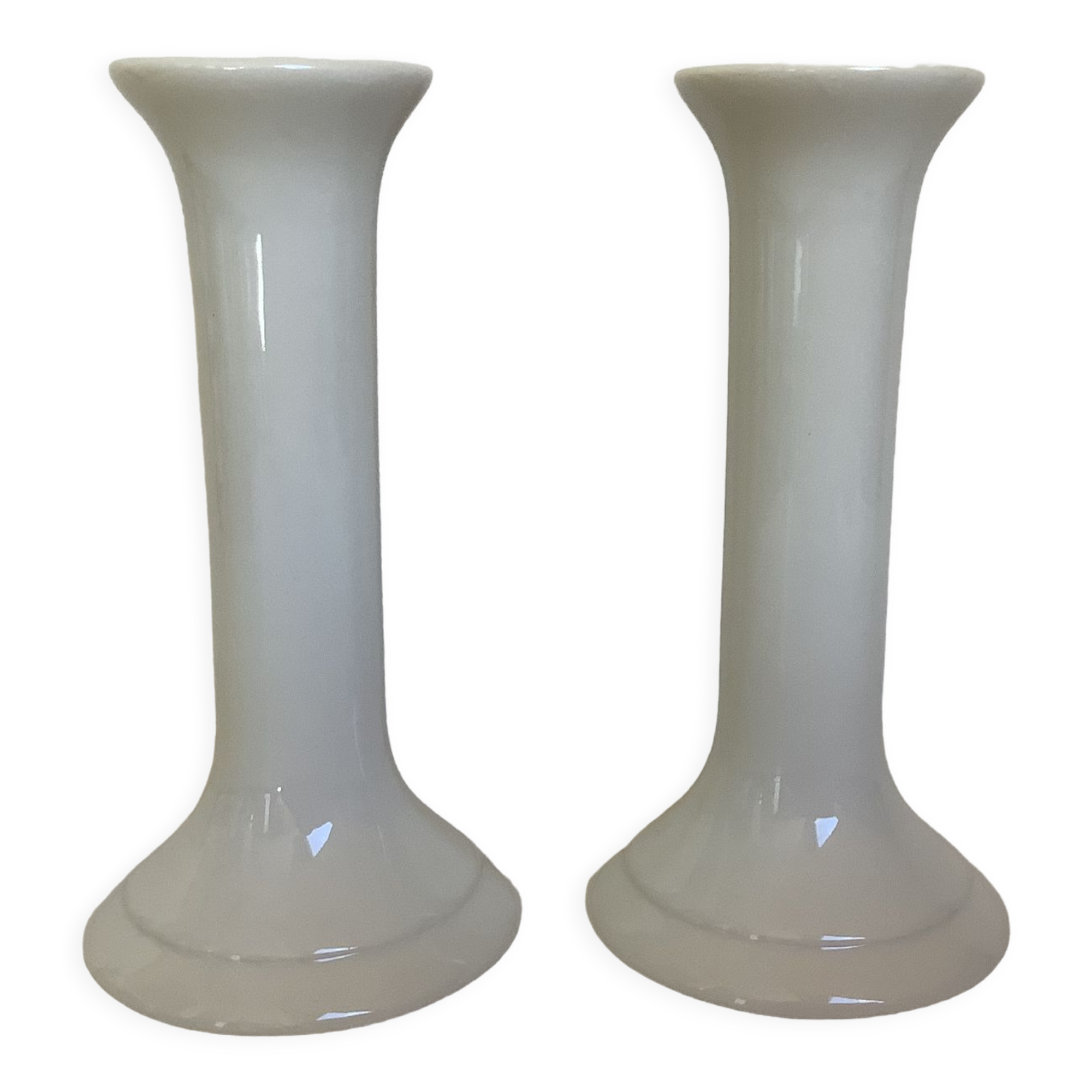 Pair of candle holders white