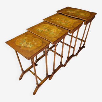 Série de quatre tables gigogne art nouveau