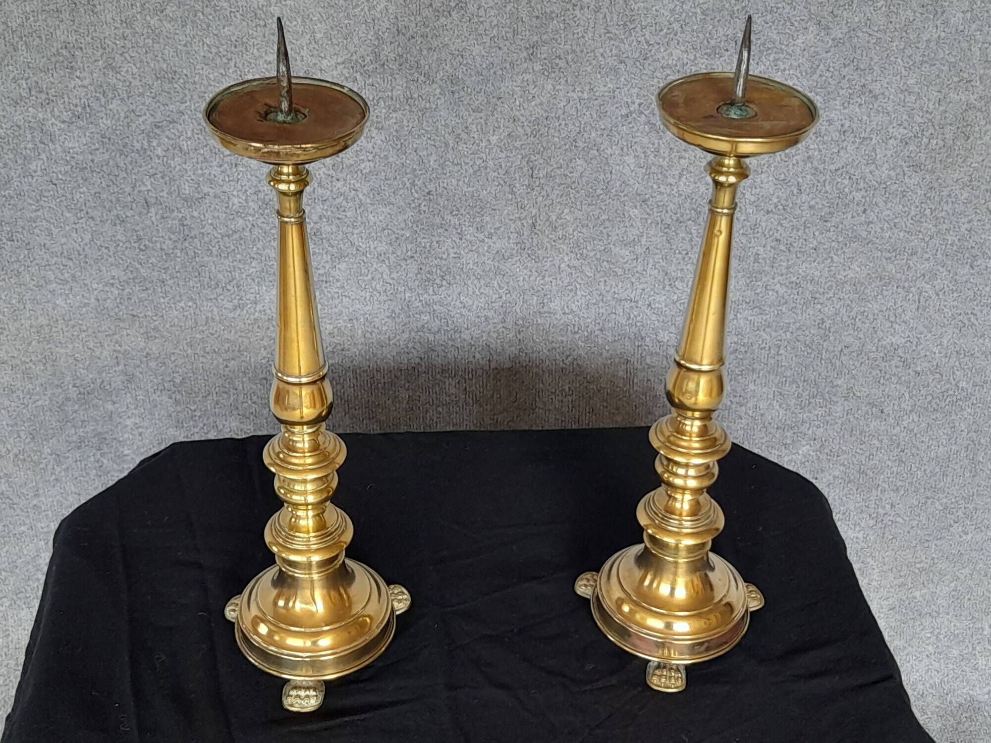 pair of candlesticks (candle holder)