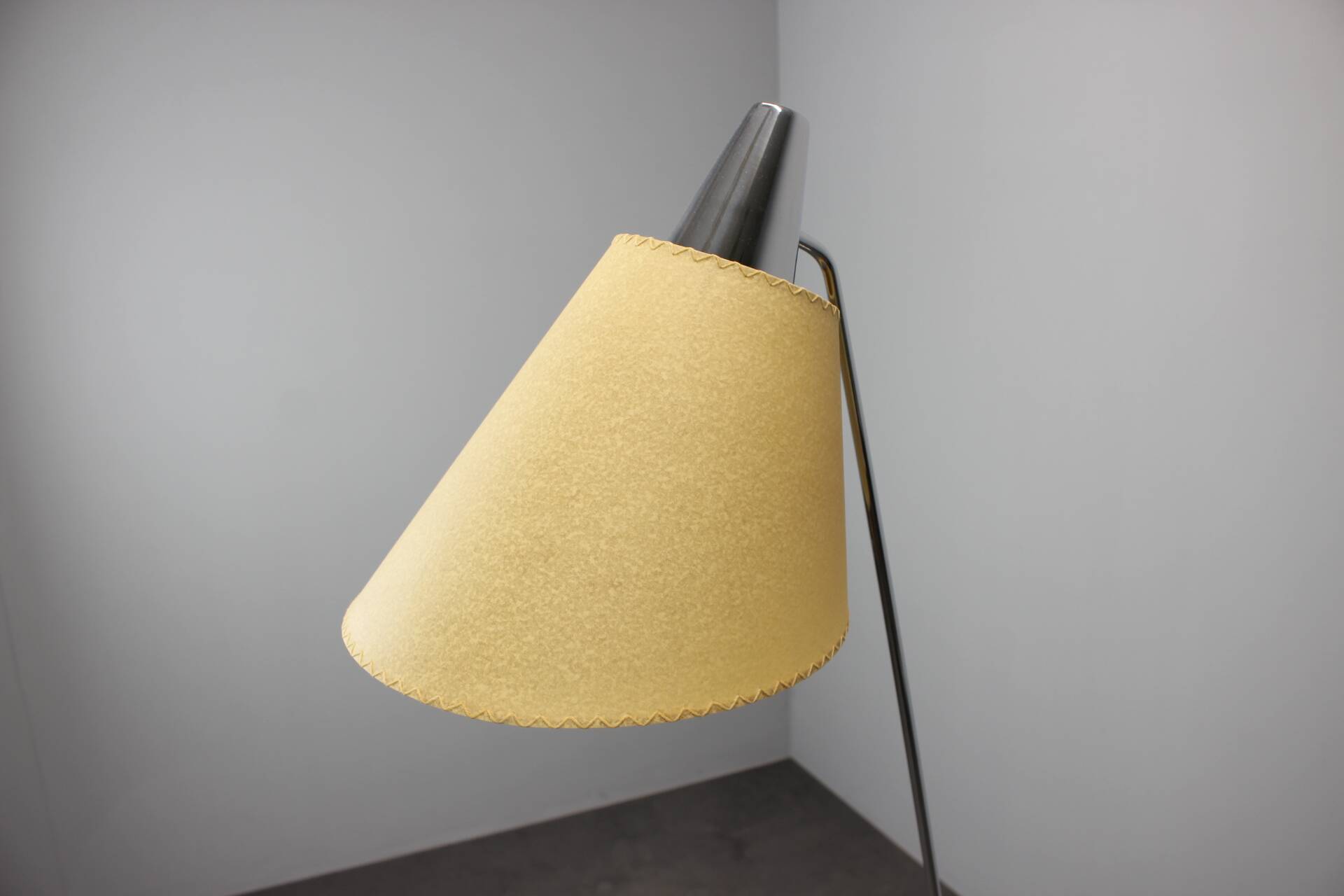 Napako giraffe floor lamp from the 1960s in chrome by Josef Hůrka with handmade parchment lampshade