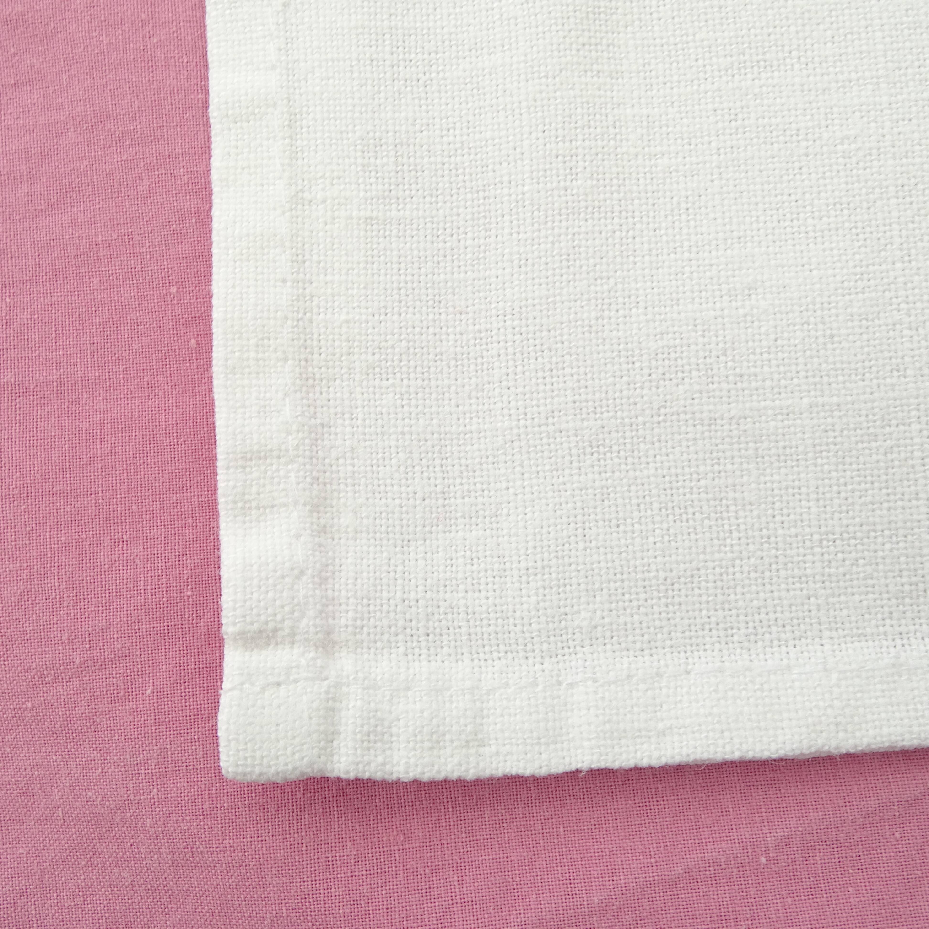 Set of 11 cotton napkins.