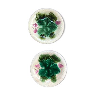 2 old plates in dabbling
