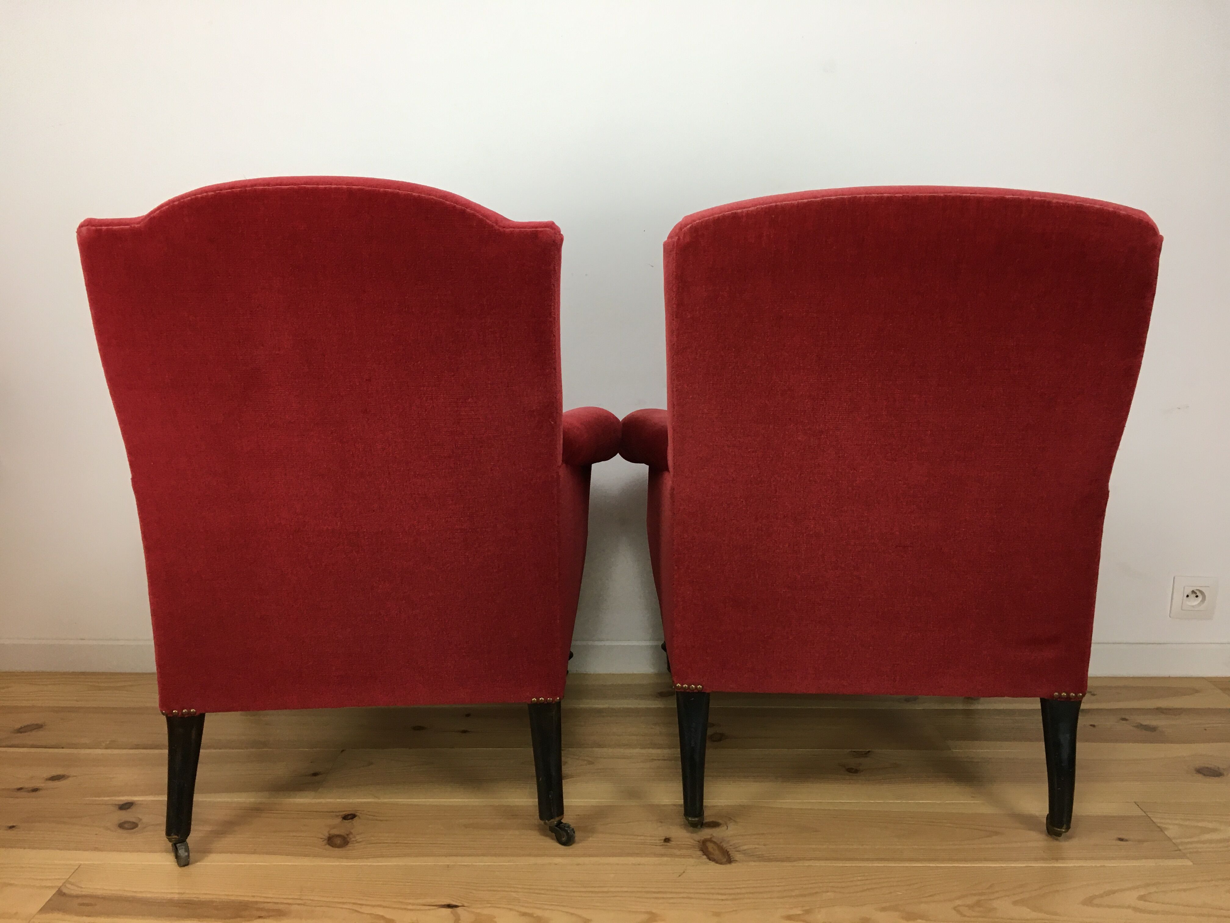 Paire de fauteuils crapaud Napoléon III en velours rouge