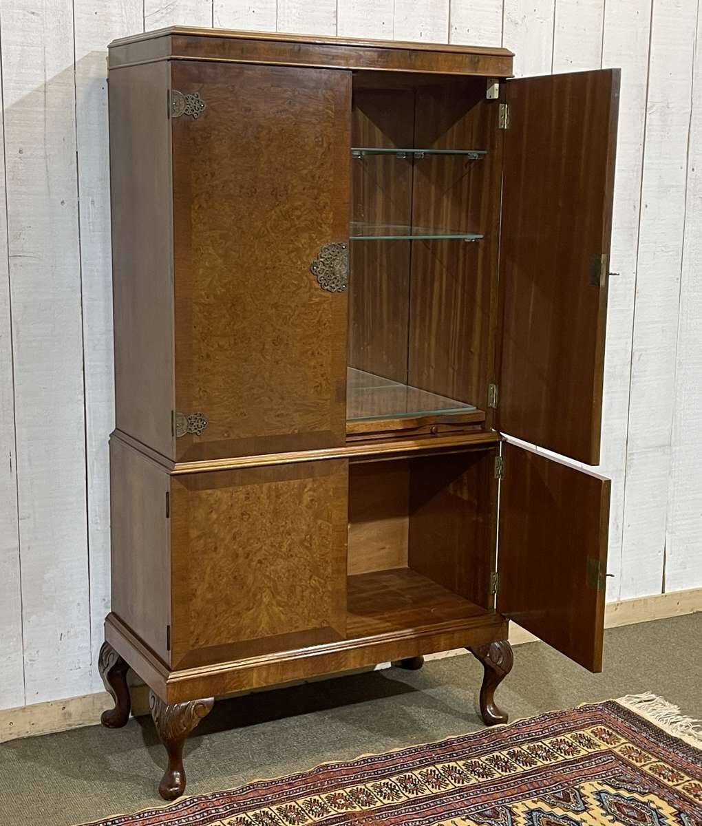 1950s English buffet bar in walnut and walnut burl.