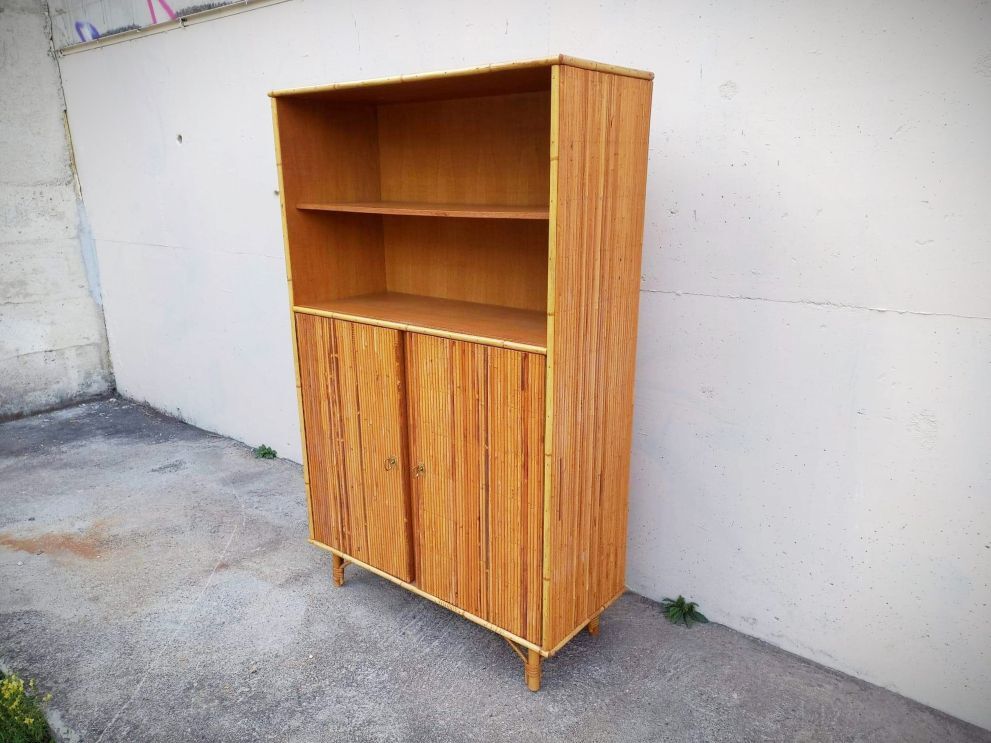 Bibliothèque vitrée en rotin