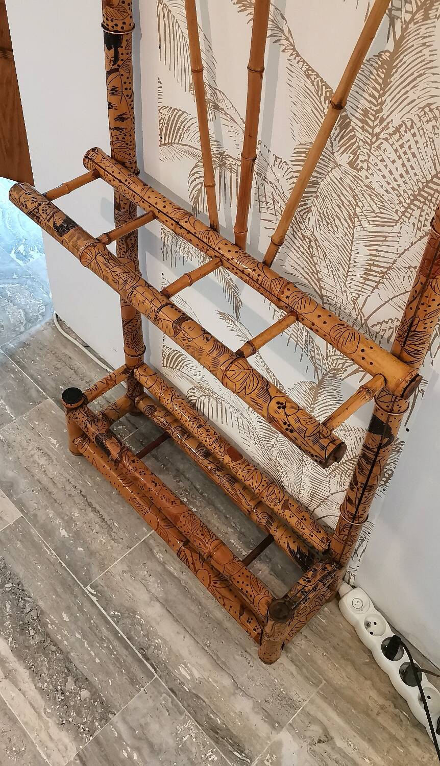 Bamboo wall-mounted locker