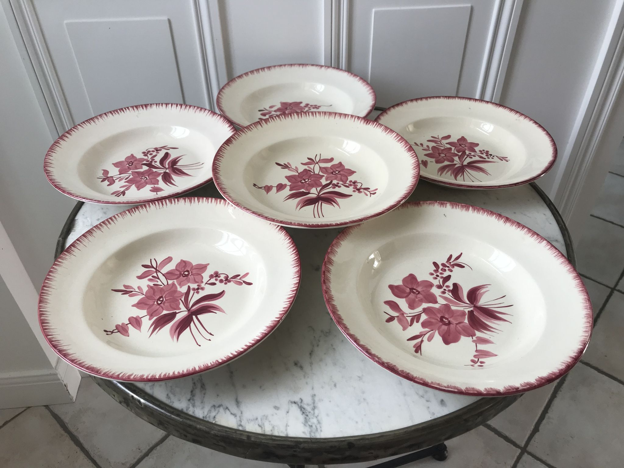lot de 6 assiettes creuses Longchamp roses années 30-40