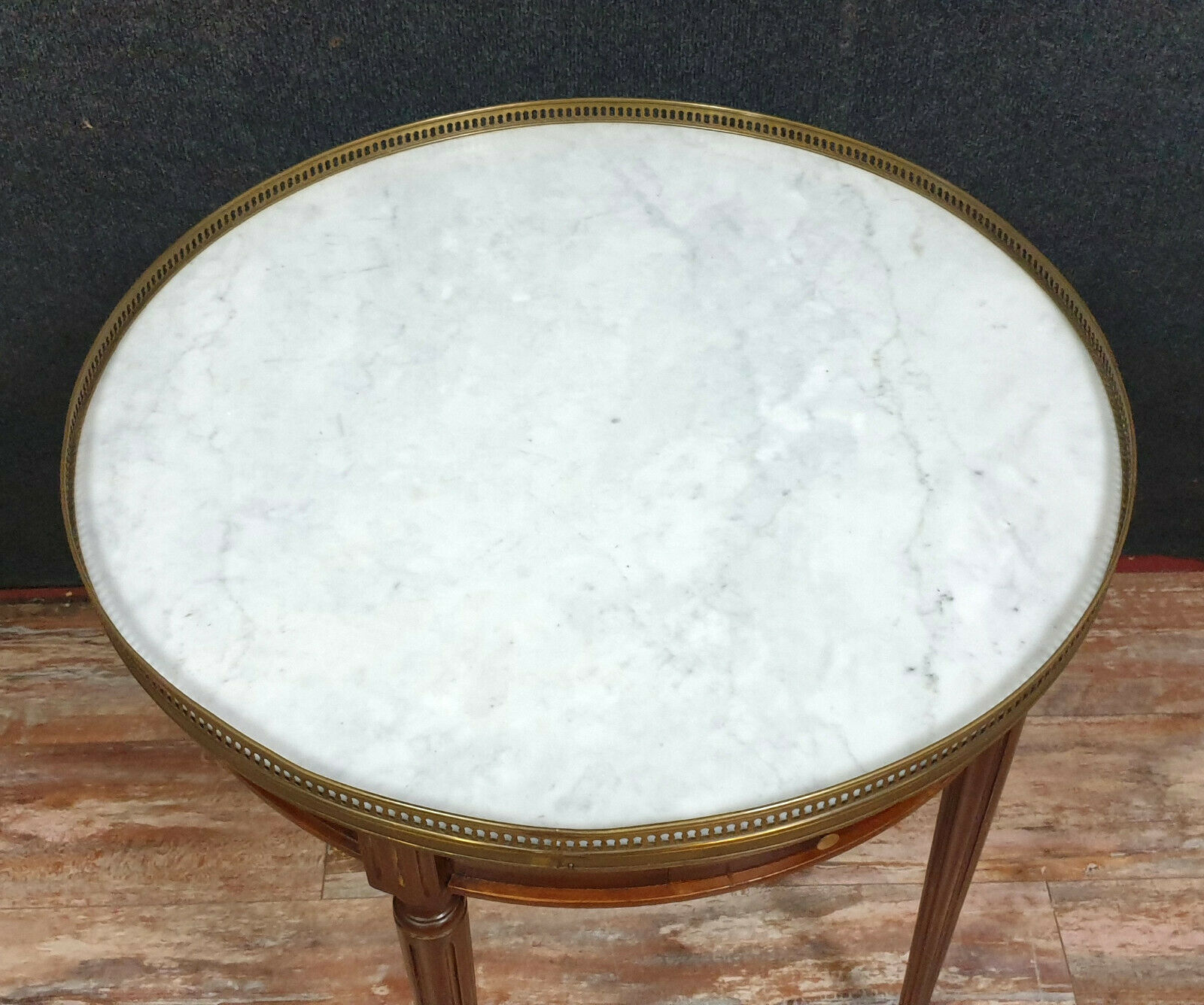 Louis XVI table in mahogany with 2 zippers writing