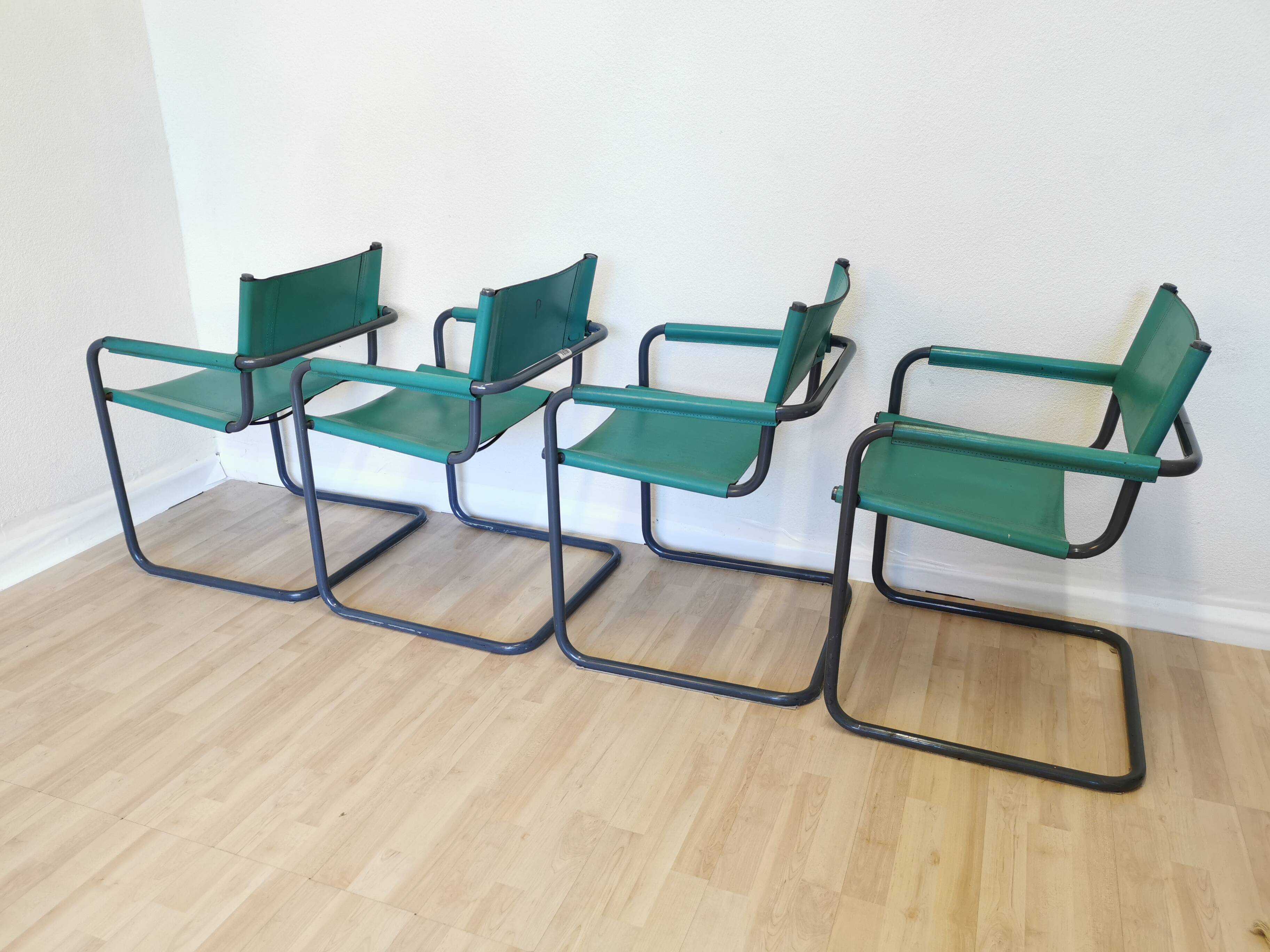 Fauteuils Vintage Mart Stam Style S34 : Cuir Turquoise, Tige Tubulaire Noire