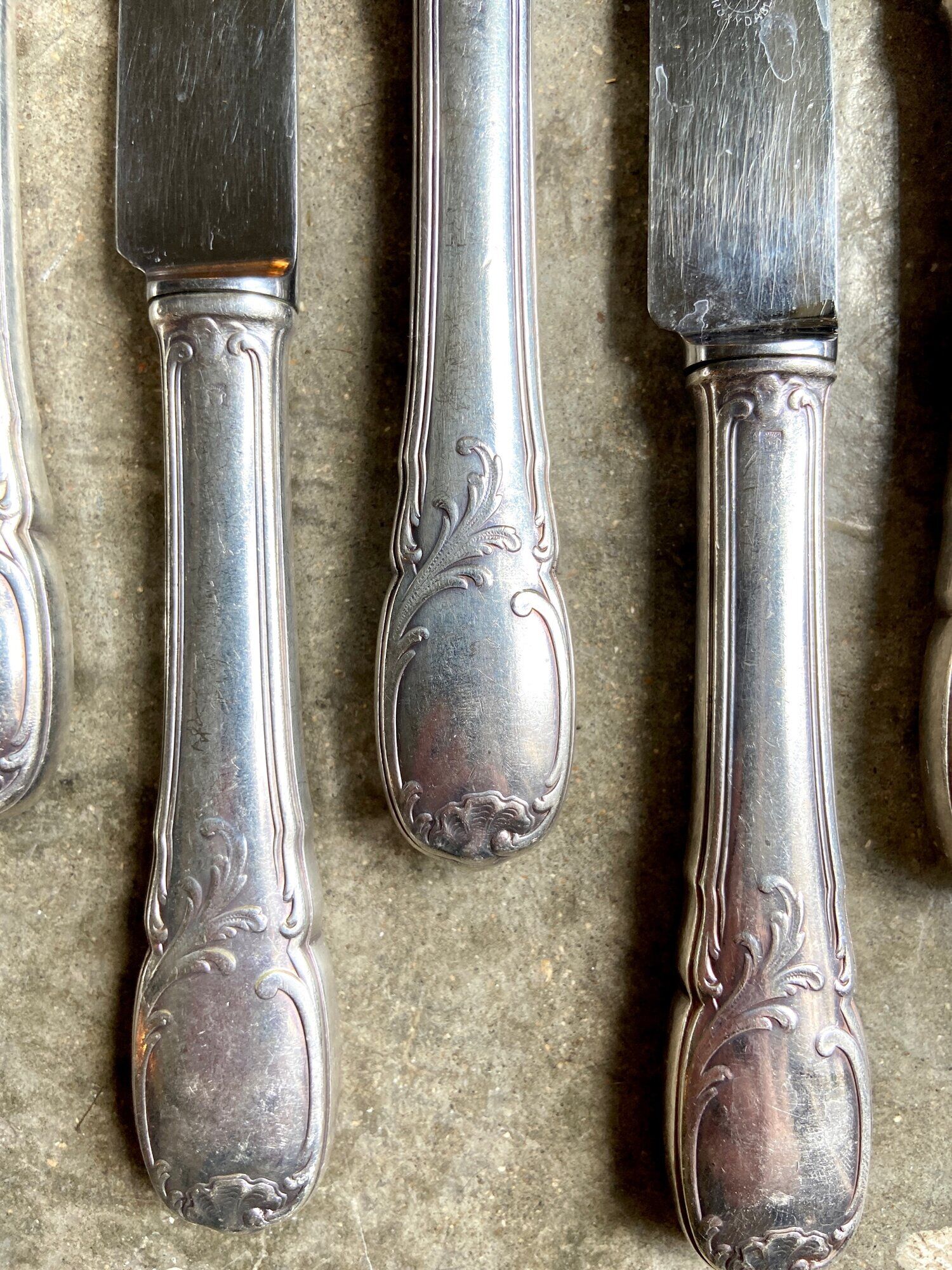 6 silver metal knives