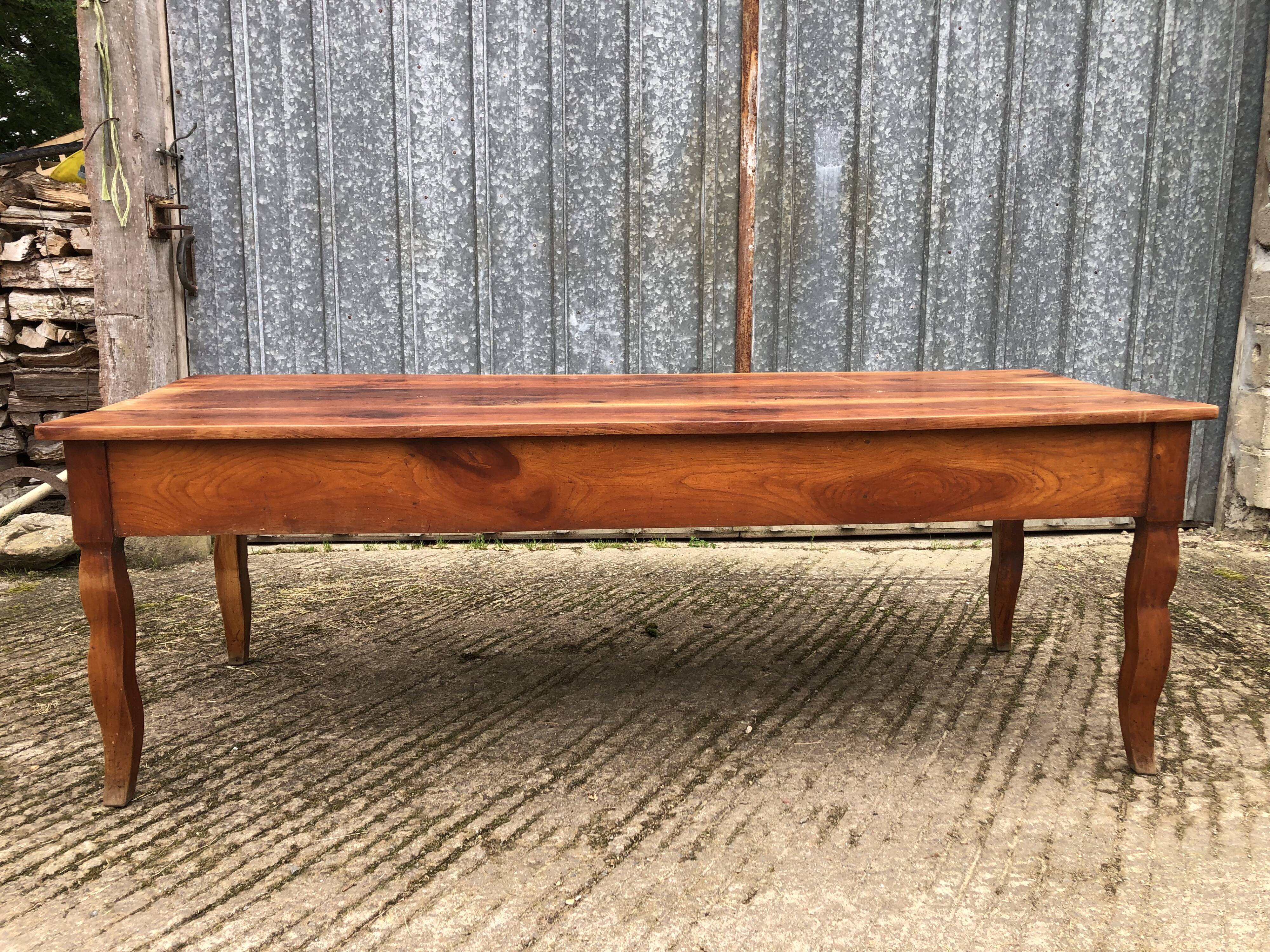 Table de ferme ancienne en cerisier massif avec 2 tiroirs et une tirette
