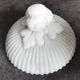 Bonbonnière in white opaline glass round tripodium shape