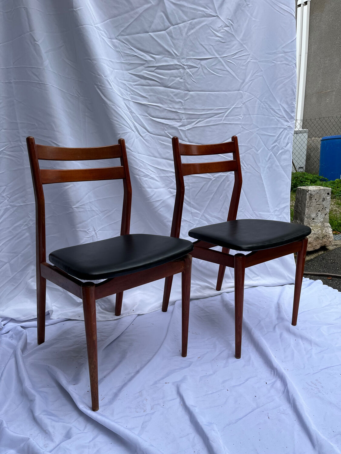 2 Scandinavian chairs