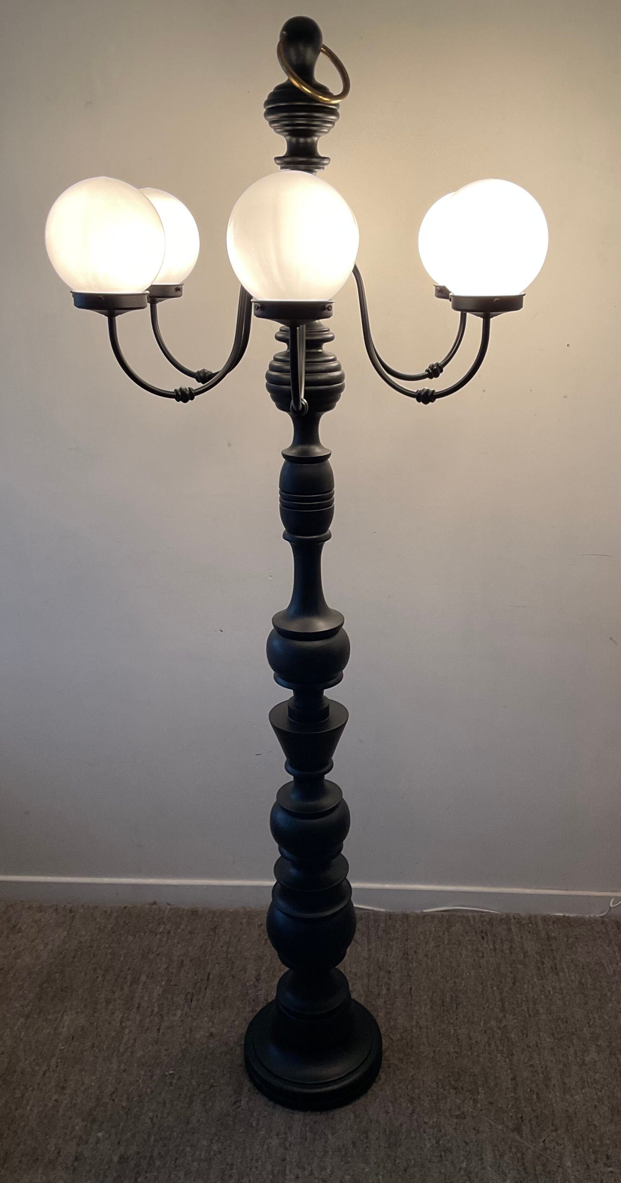 Vintage "Lamppost" in opaline and wood 6 fires