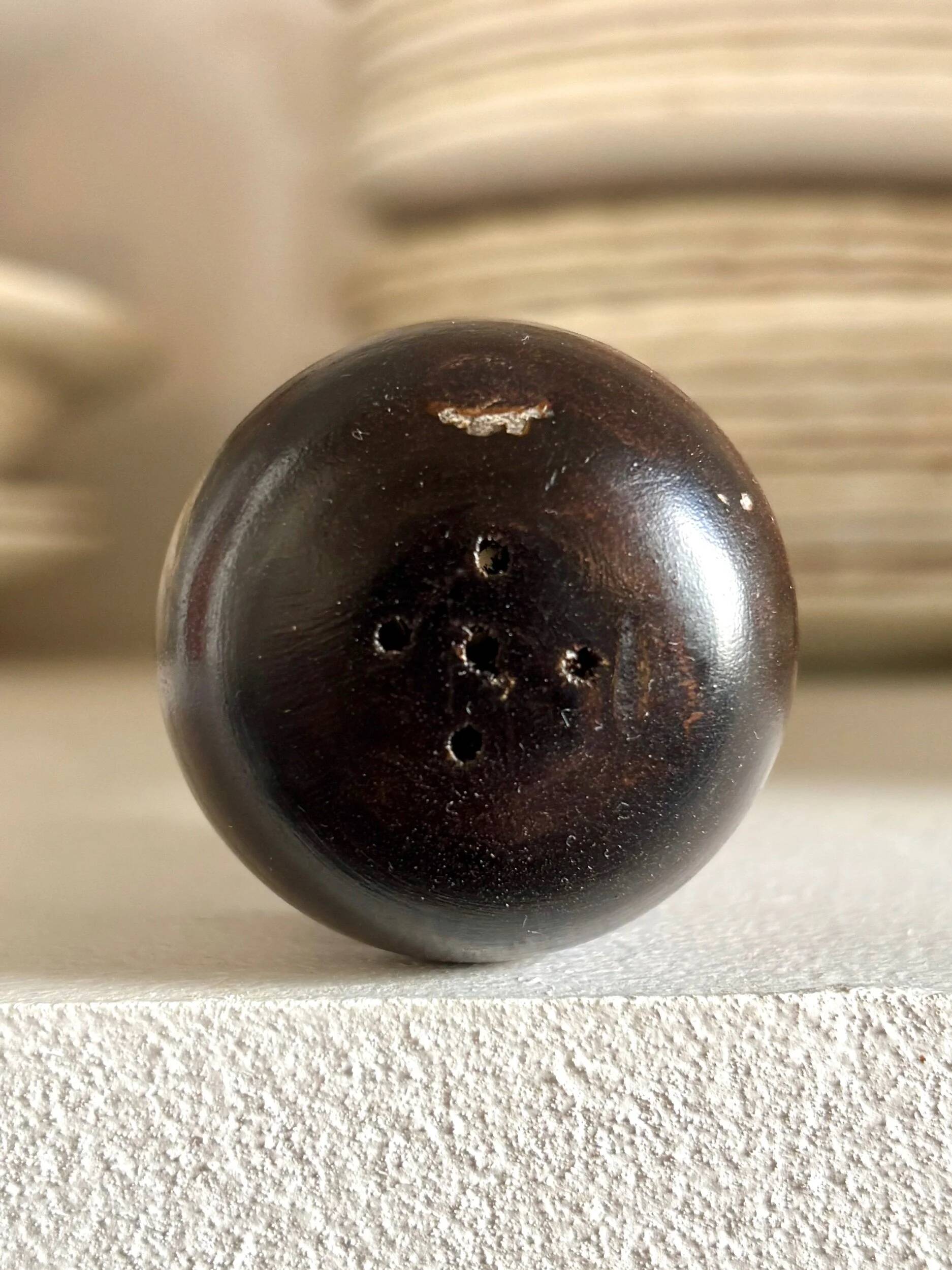 Dark wood salt and pepper shakers no. 1