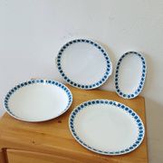 Service 4 dishes Thomas