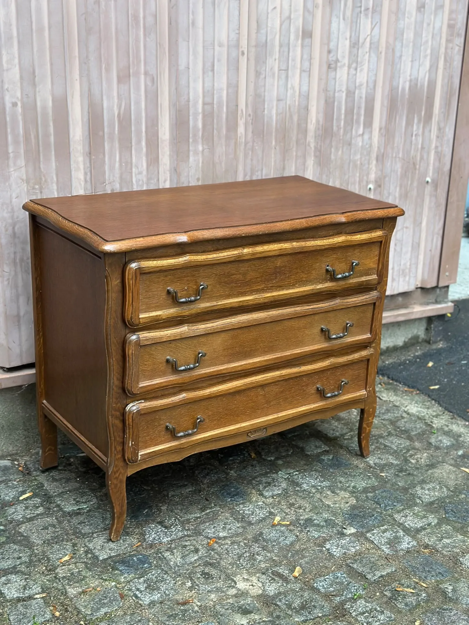 Curved commode with 3 drawers in Louis XV style, made of oak, 1980.