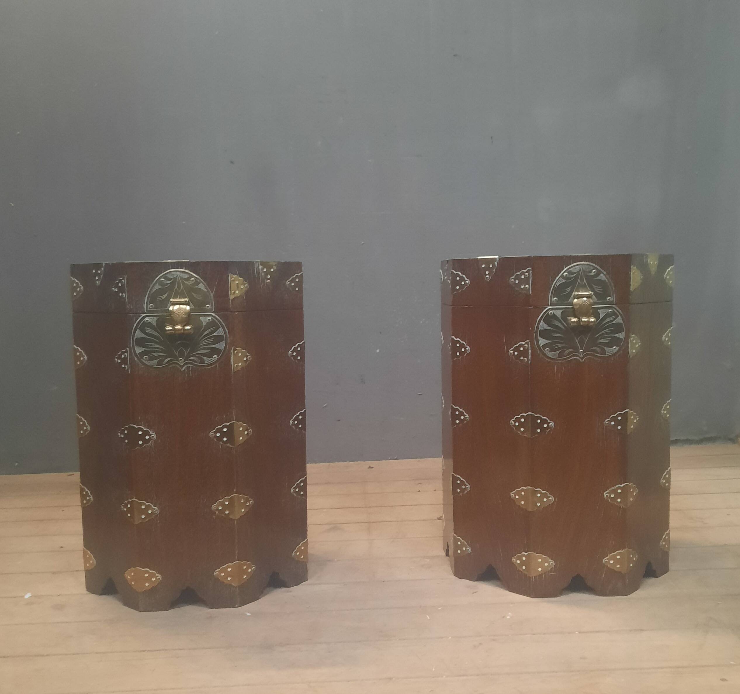 Paire de tabouret coffre octogonal d'extreme orient