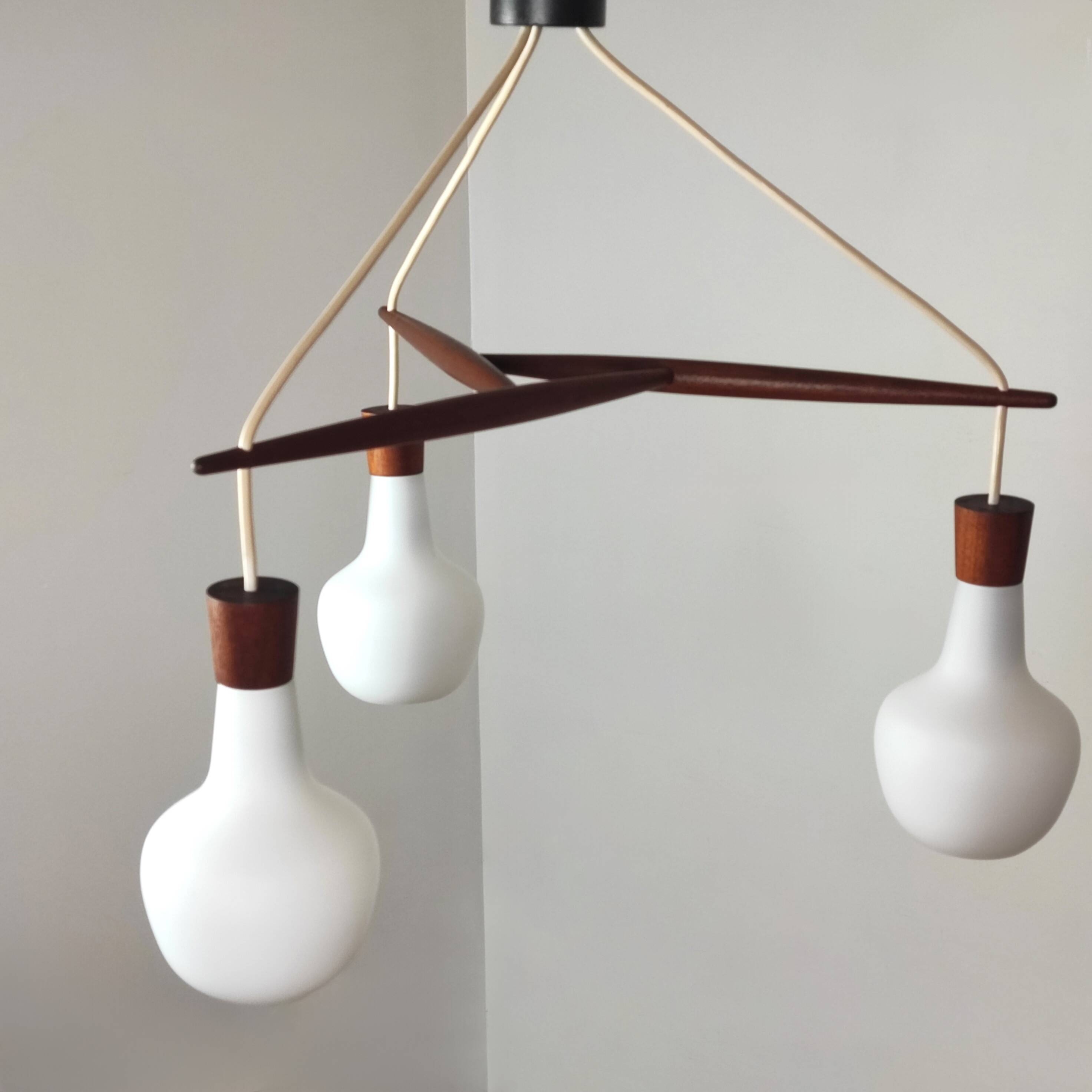 Suspension teck et opaline Rispal