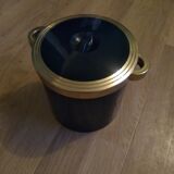 Champagne basin with ice bucket