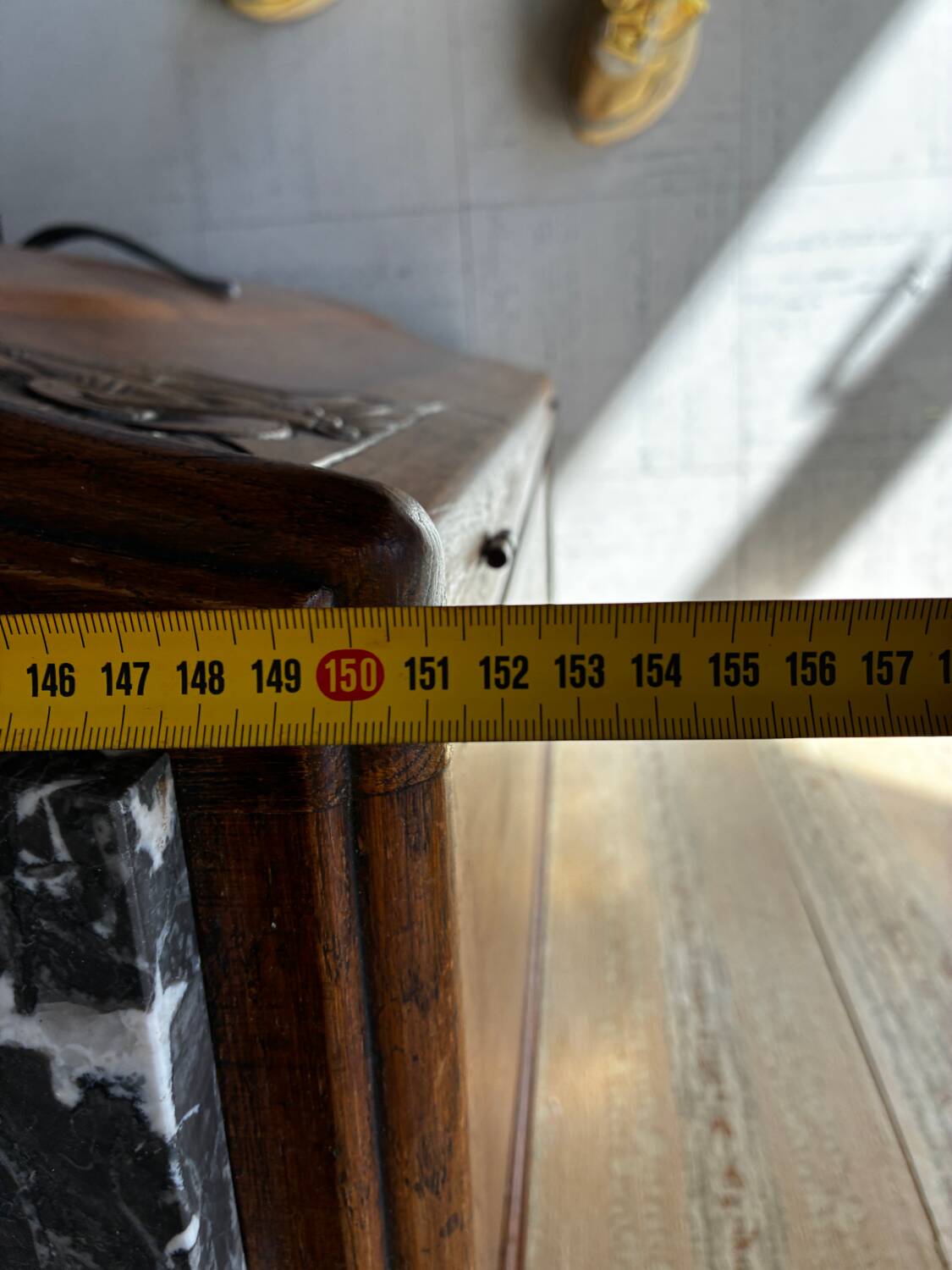 Buffet vaisselier Art déco ancien en bois massif et marbre