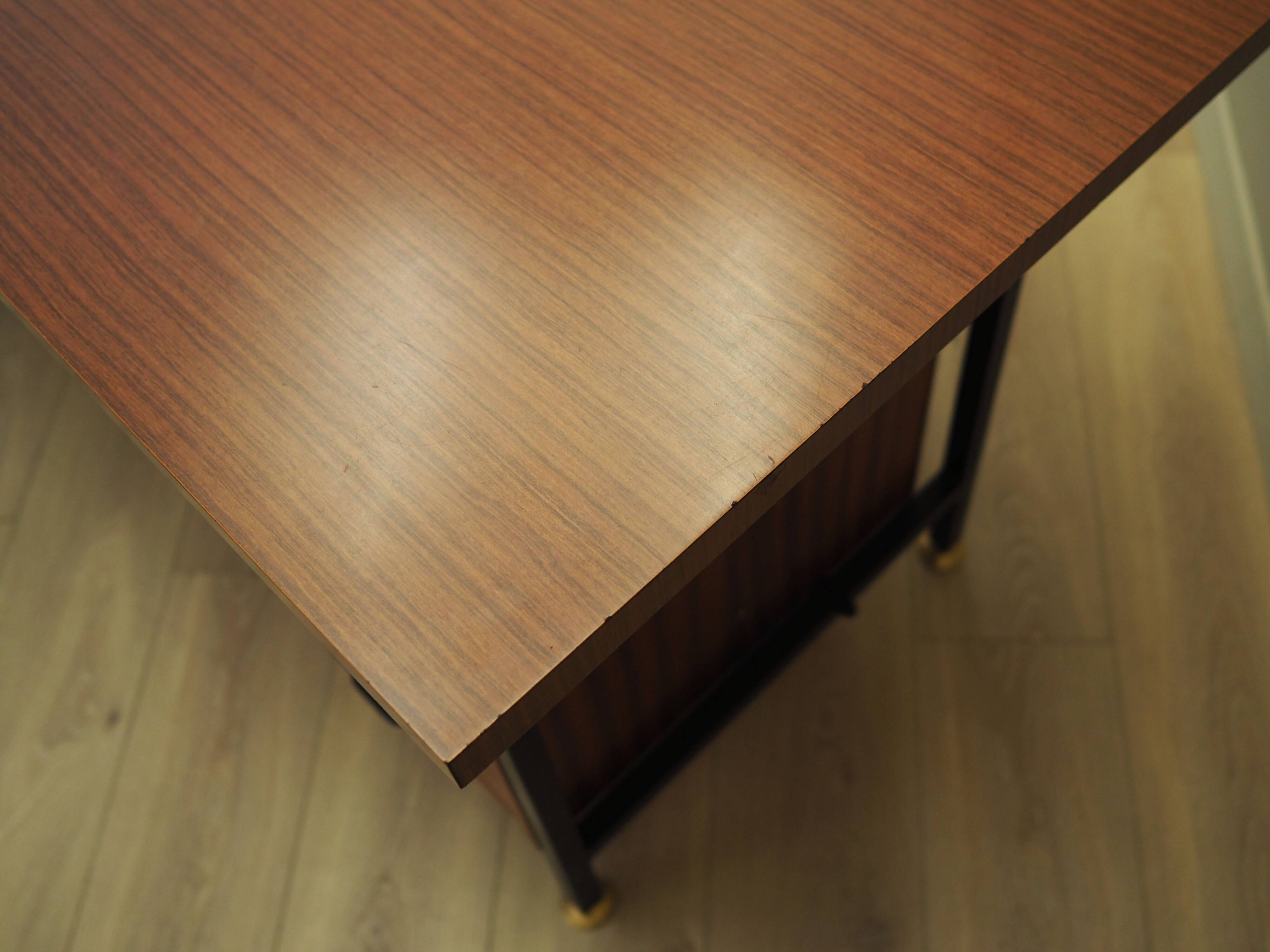 Bureau en acajou, design italien, années 1970, production : Italie