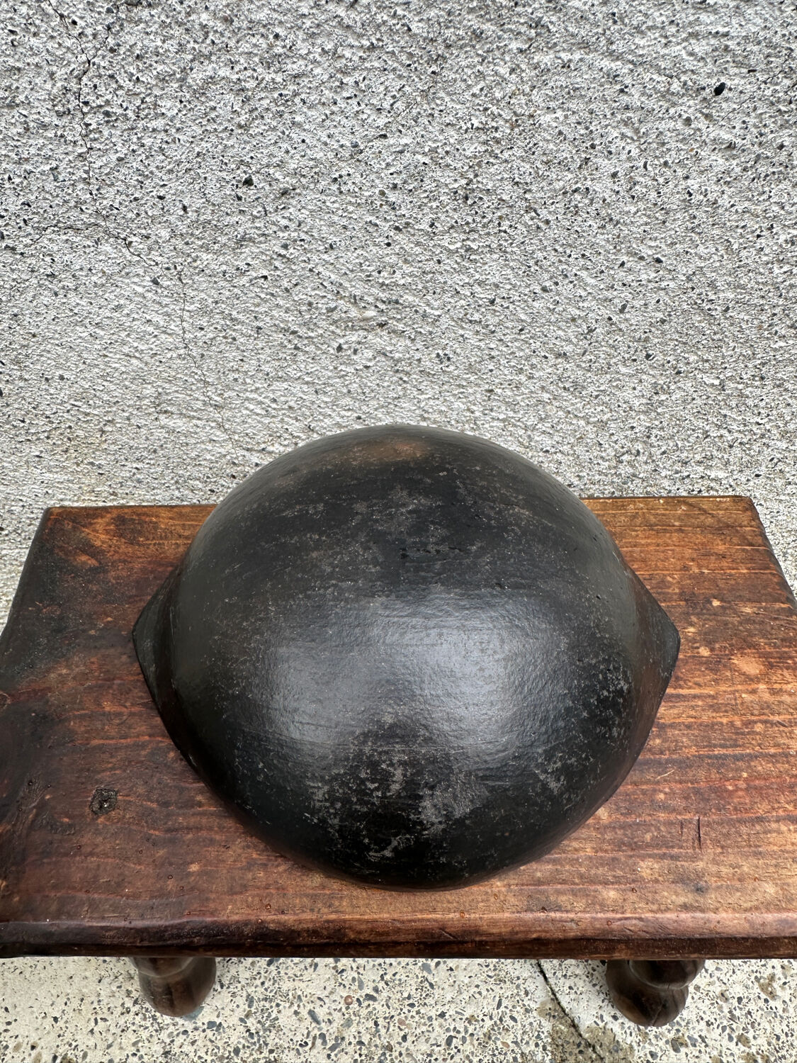 Ancient bowl, ethnic pottery in Colombian La Chamba ceramic.