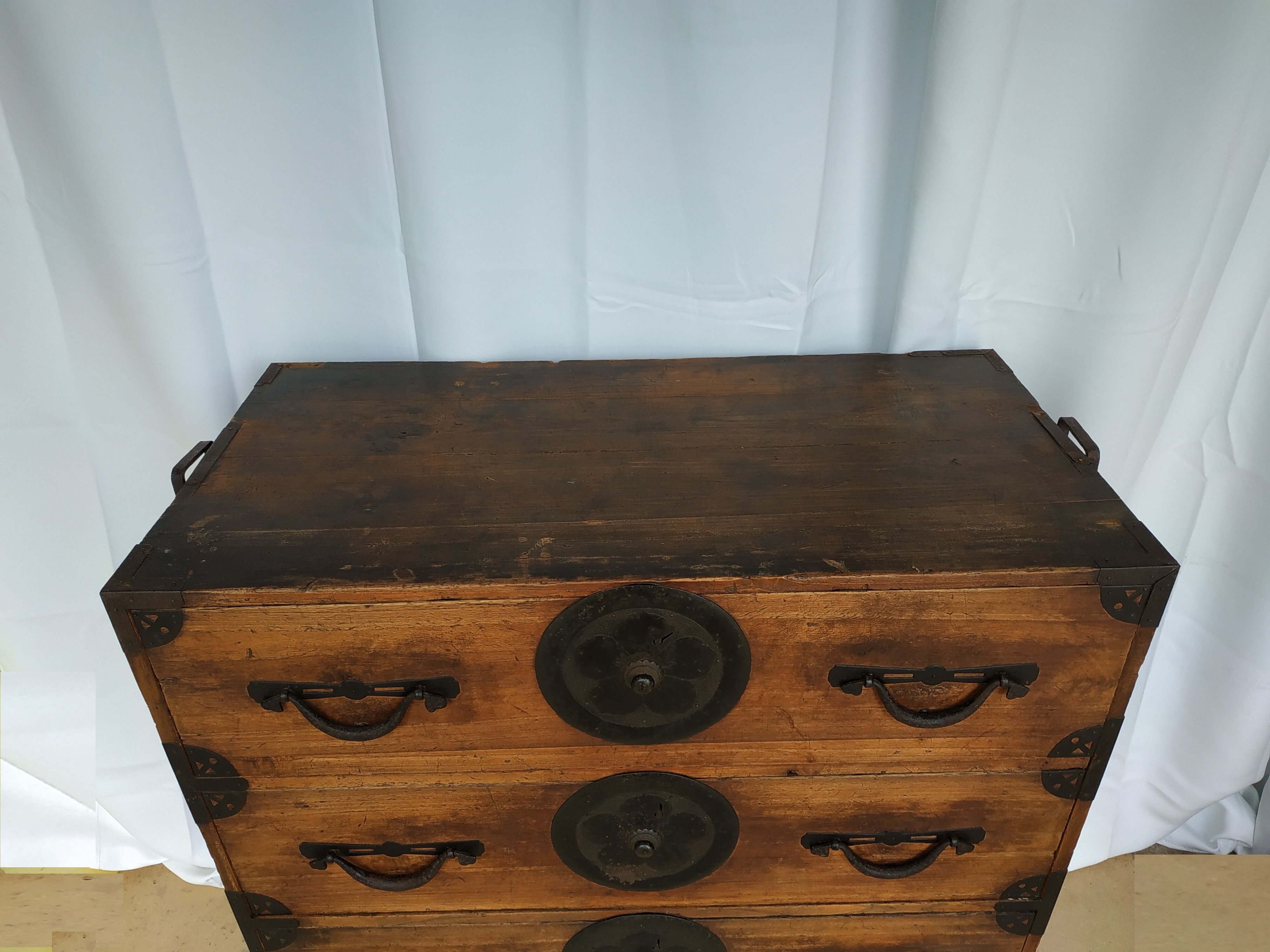 Tansu Japan 19th-century laundry dresser