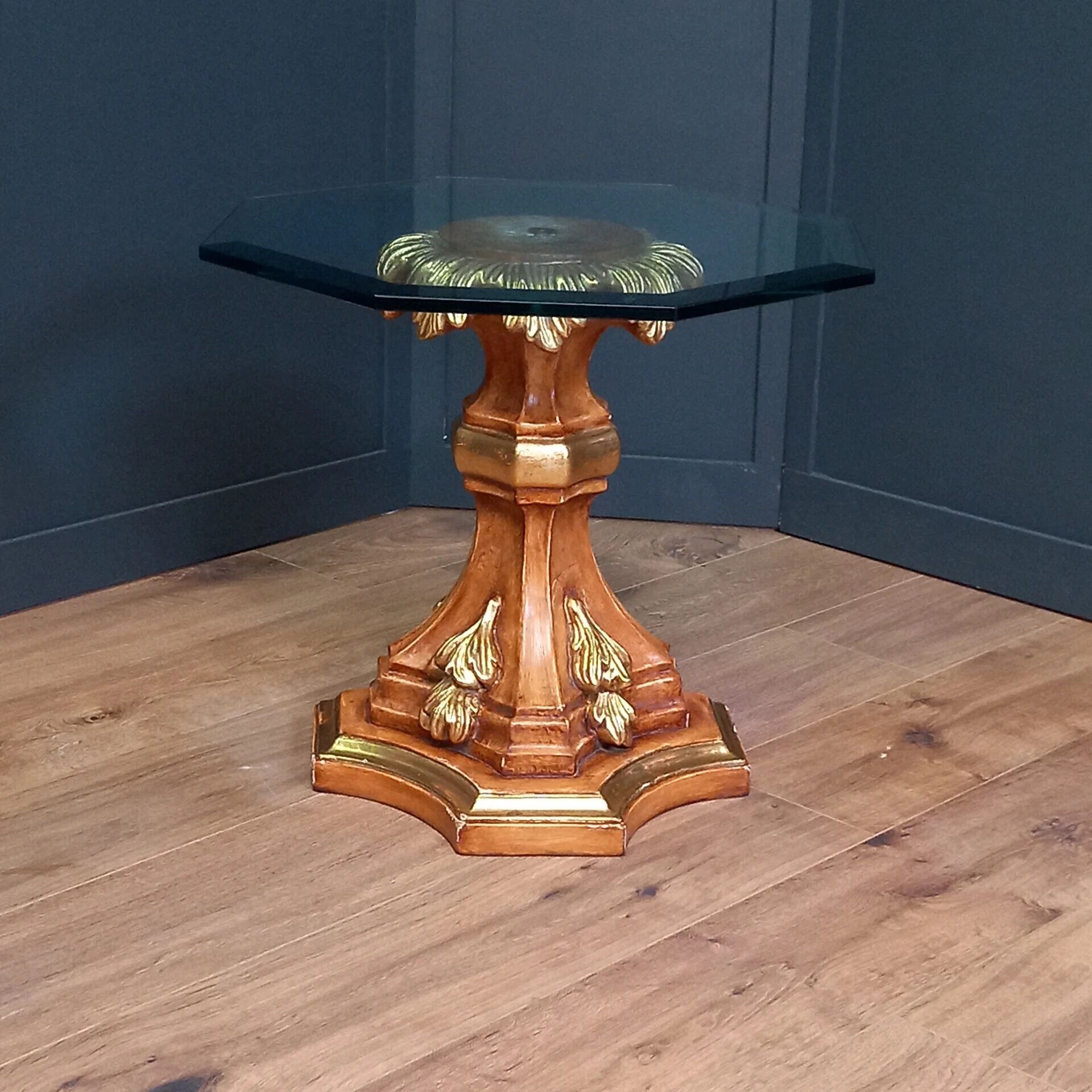 Table d'appoint de style Régence Par pièce