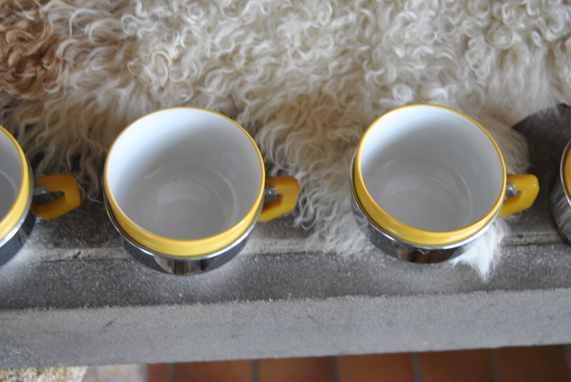 Series of 6 ceramic and stainless steel cups - 70s - Vintage