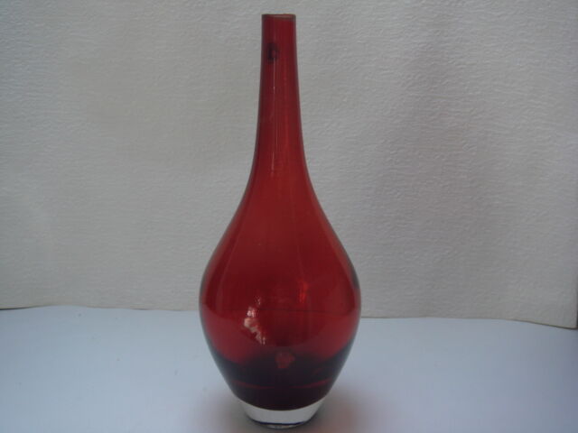 Vases red