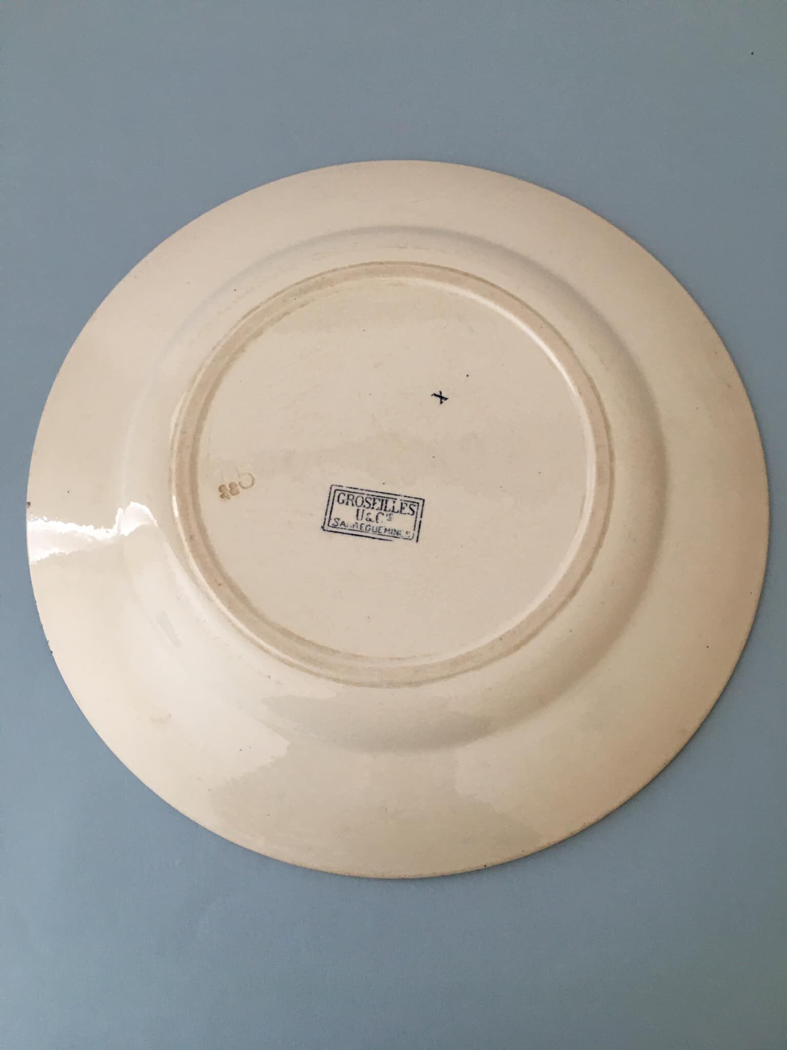 Faience serving dish stamped U & CIE - Sarreguemines, Gooseberry model