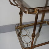 Serving golden skateboard in brass and glass