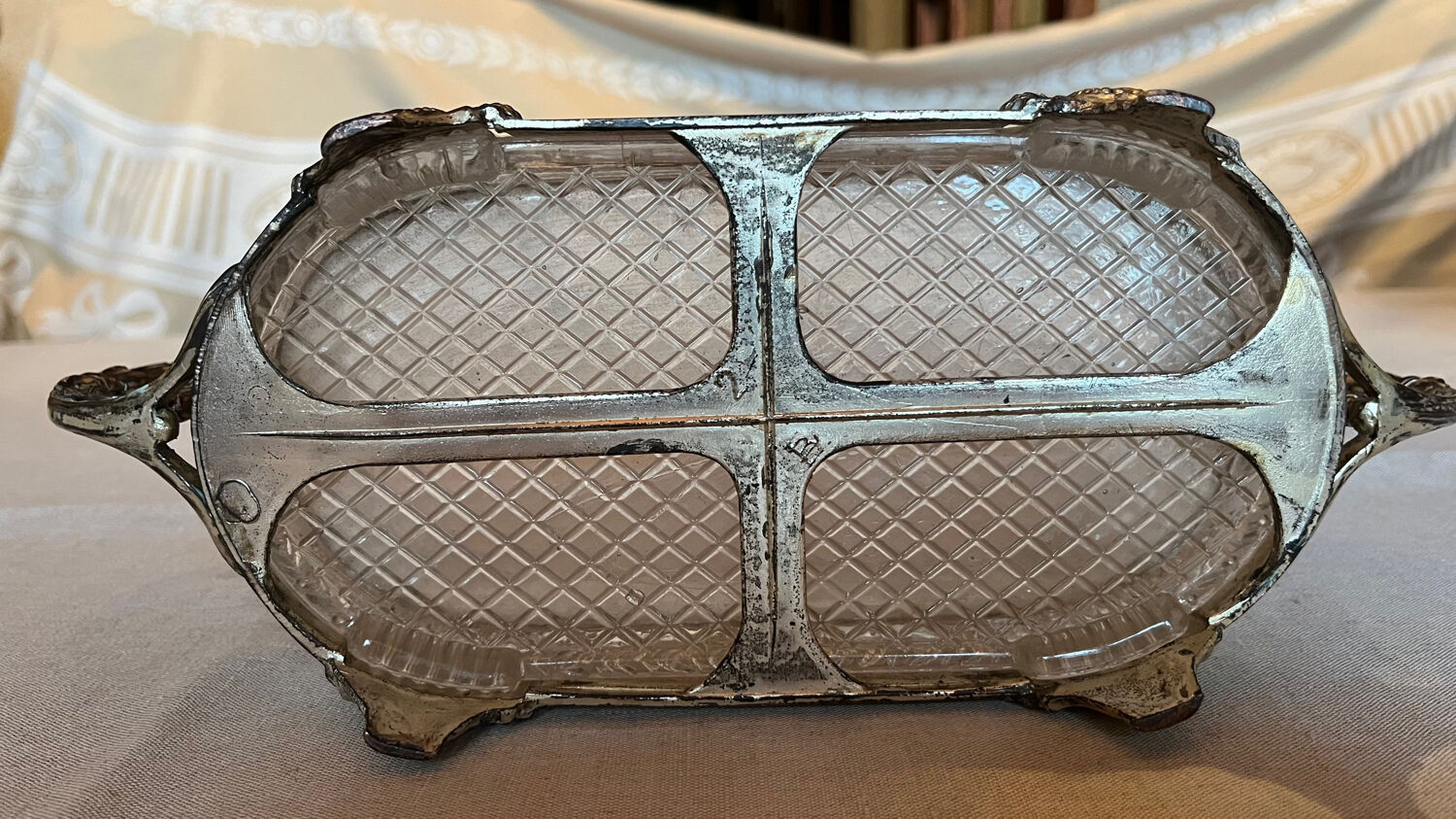 Coupe en verre ciselé  et métal argenté  vintage