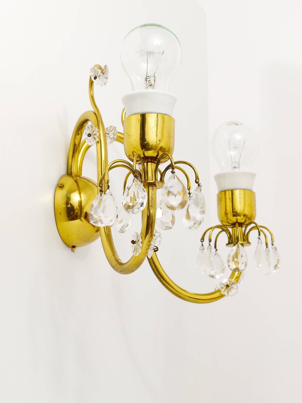 Lobmeyr Vienna Belle large wall sconce in brass and crystal, Austria, 1950s