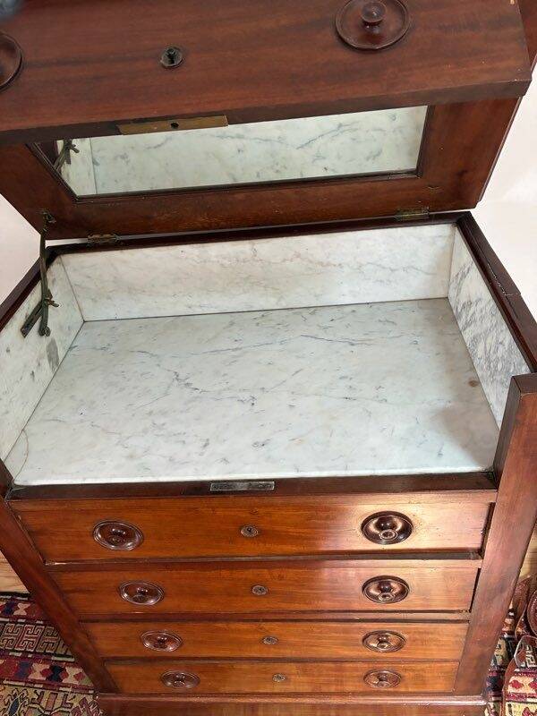Table de toilette avec plaque marbre