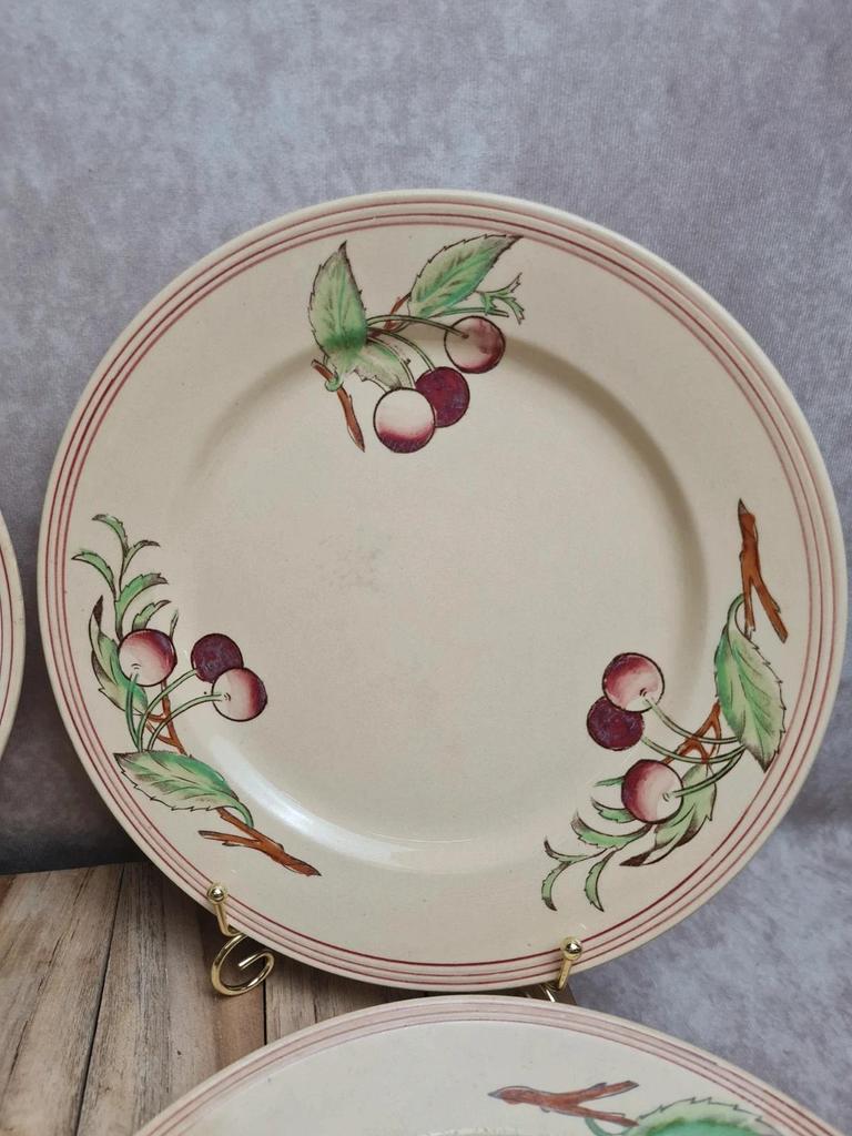 Set of 6 flat plates Boch La Louvière Belgium model 2460 with polychrome cherry decoration.