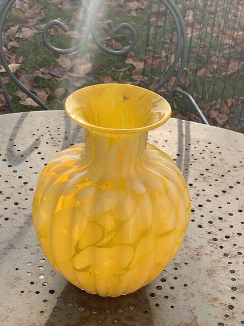 Vase en verre de clichy jaune et blanc, vintage