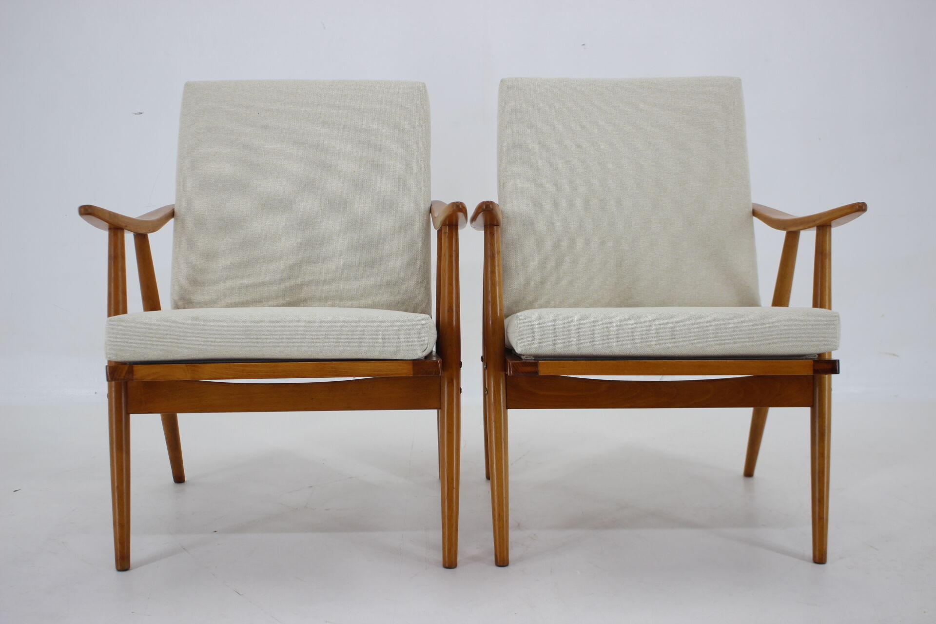 Paire de fauteuils en hêtre, Tchécoslovaquie