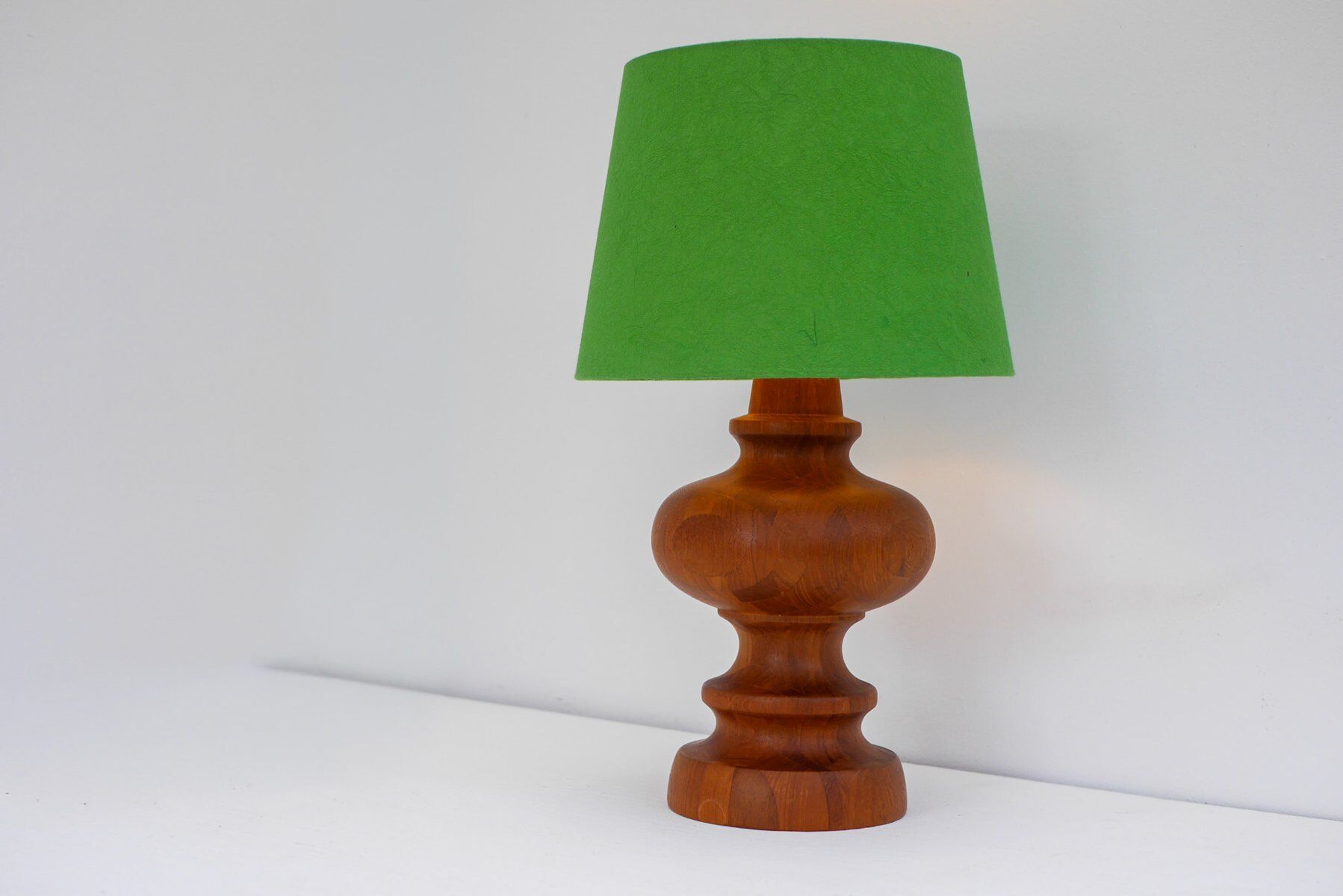 Mid-century modern Scandinavian oak table lamp from Möllers